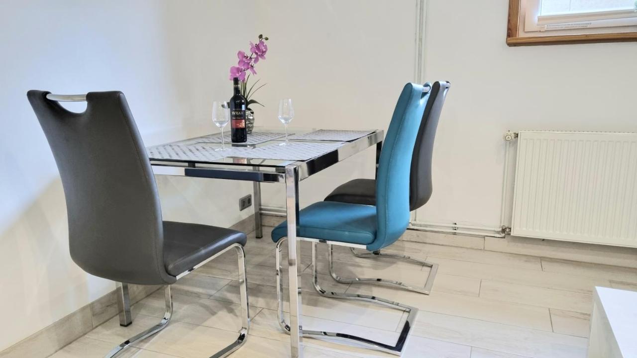 Moderne Kellerwohnung Fuer Handwerker Zwischen Braunschweig Und Wolfsburg, Mit Internet, Kueche, Parkplatz, 24H Check-In Schandelah Εξωτερικό φωτογραφία